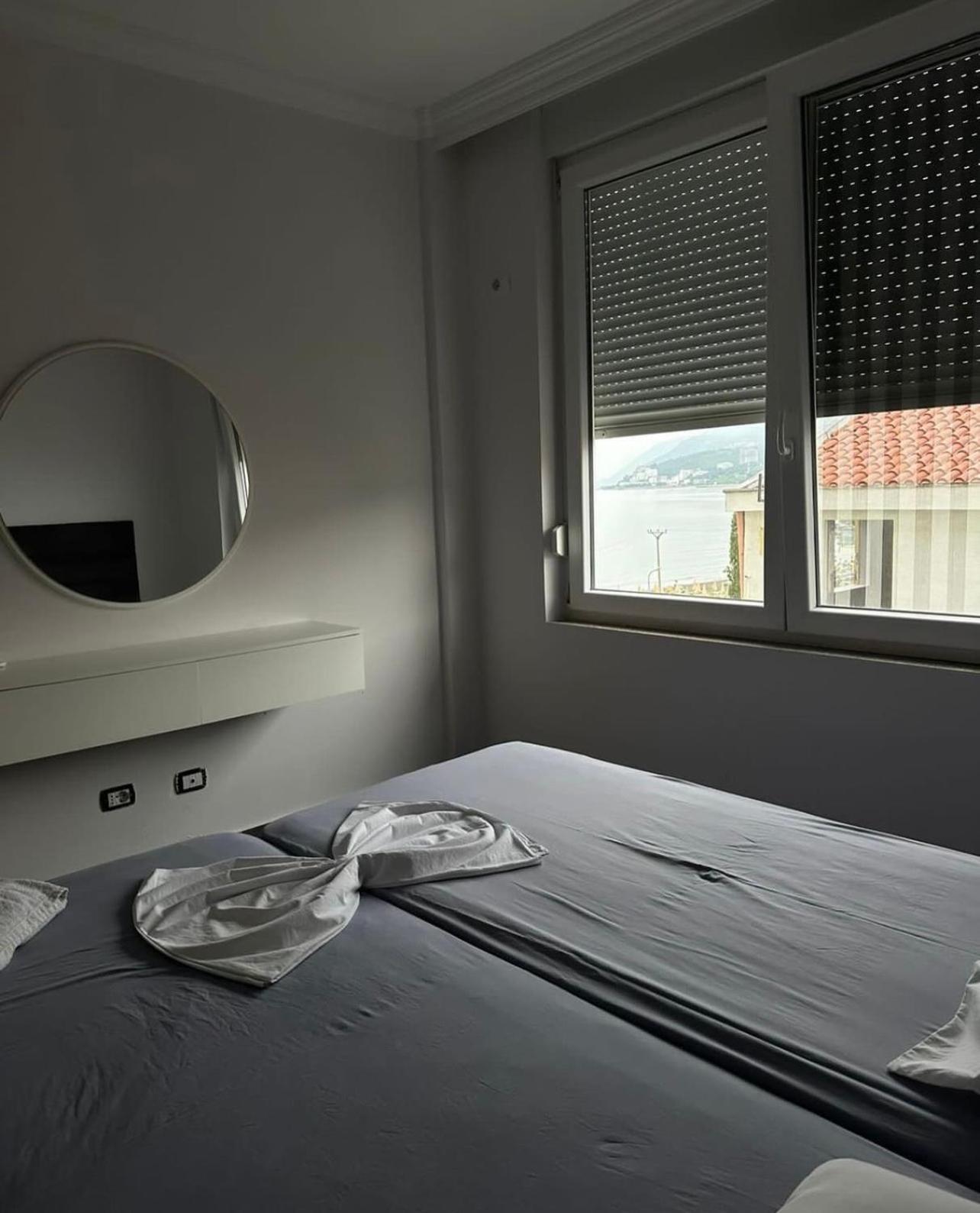 Deluxe Apartments With Balcony Shëngjin Екстериор снимка