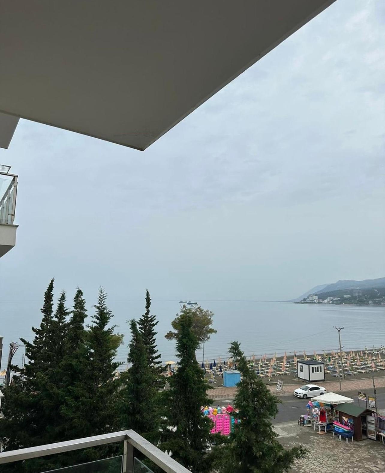 Deluxe Apartments With Balcony Shëngjin Екстериор снимка
