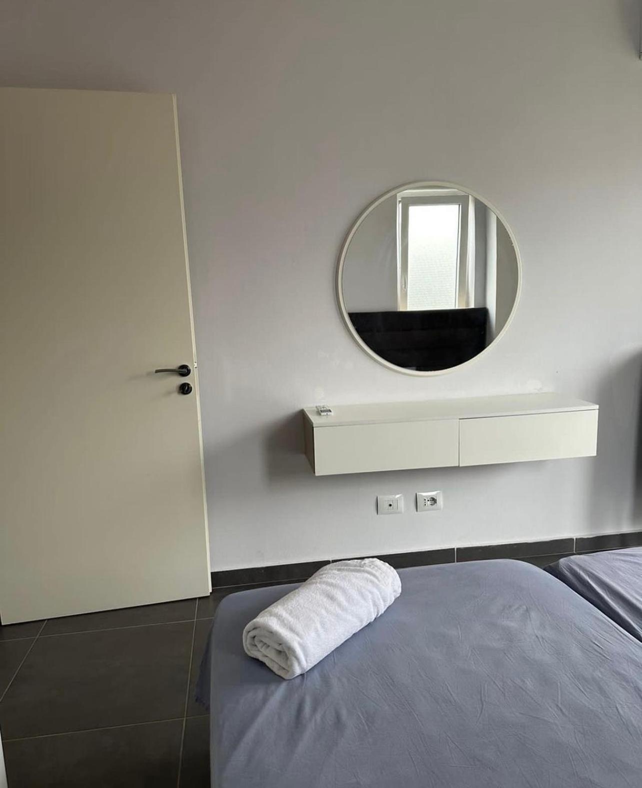 Deluxe Apartments With Balcony Shëngjin Екстериор снимка