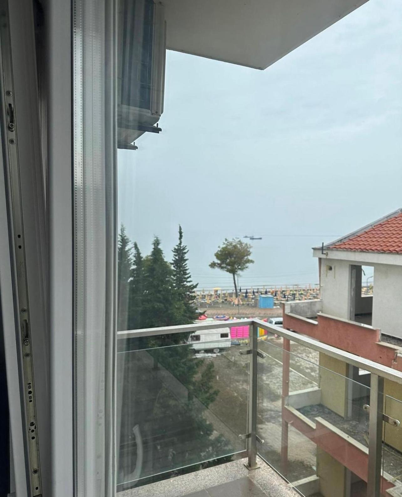 Deluxe Apartments With Balcony Shëngjin Екстериор снимка